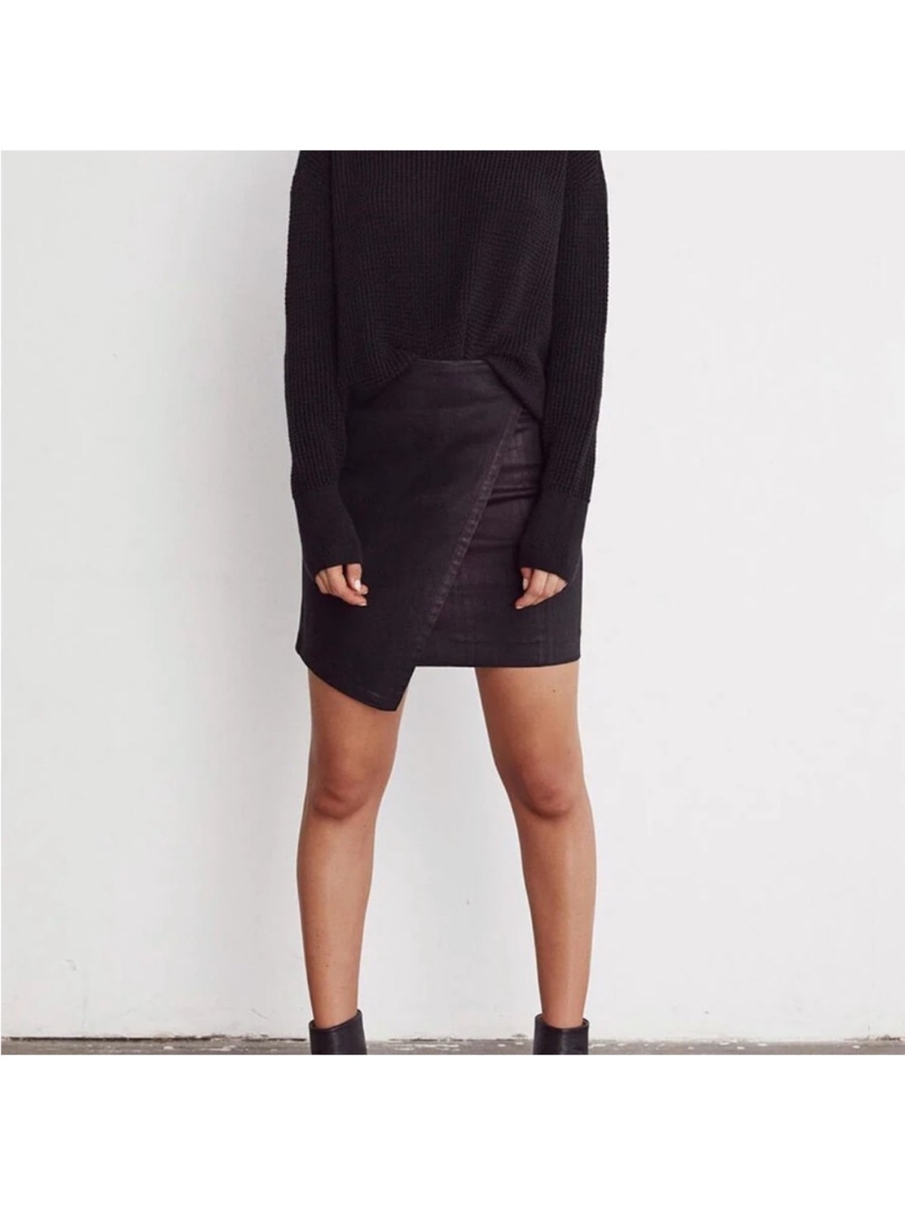 Vetta Capsule Leatherette Skirt Sz 10